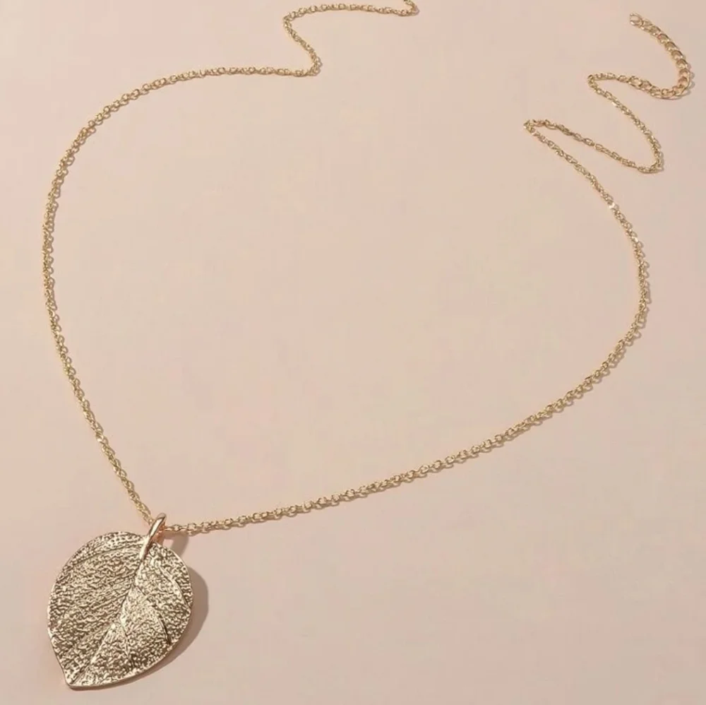Leaf necklace - Picture 4 of 4